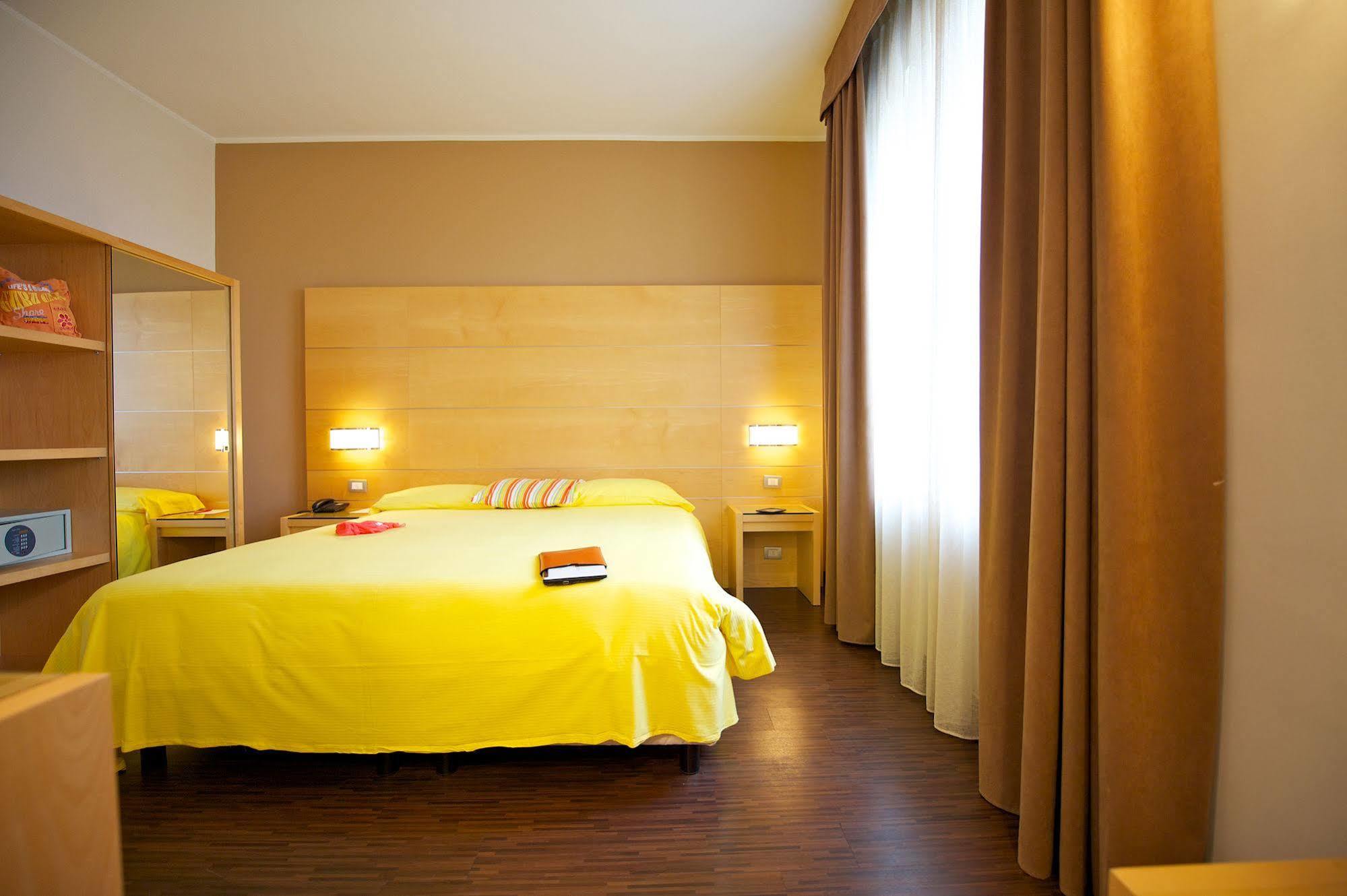 Ibis Styles Parma Toscanini Zewnętrze zdjęcie